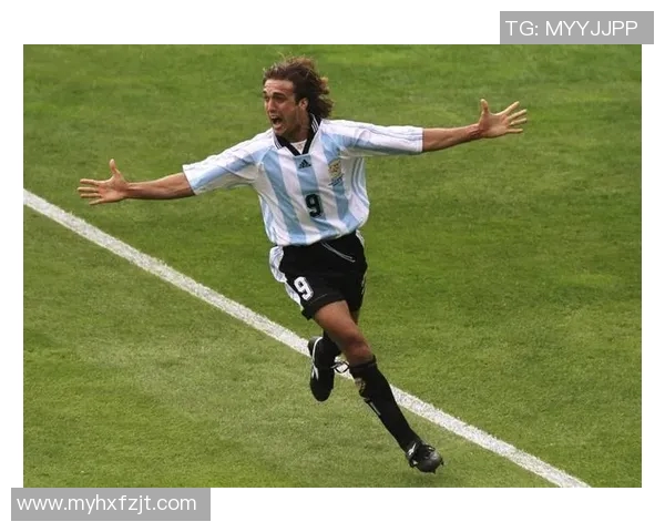 9号与11号球衣的传奇足球明星们的辉煌历程与影响力探讨